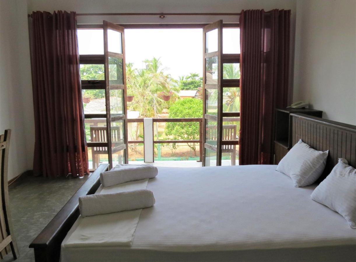 Rise & Set Arugam Bay Hotel Buitenkant foto