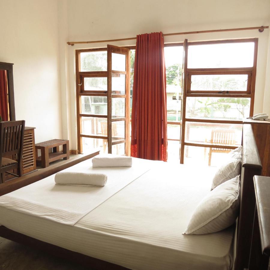 Rise & Set Arugam Bay Hotel Buitenkant foto