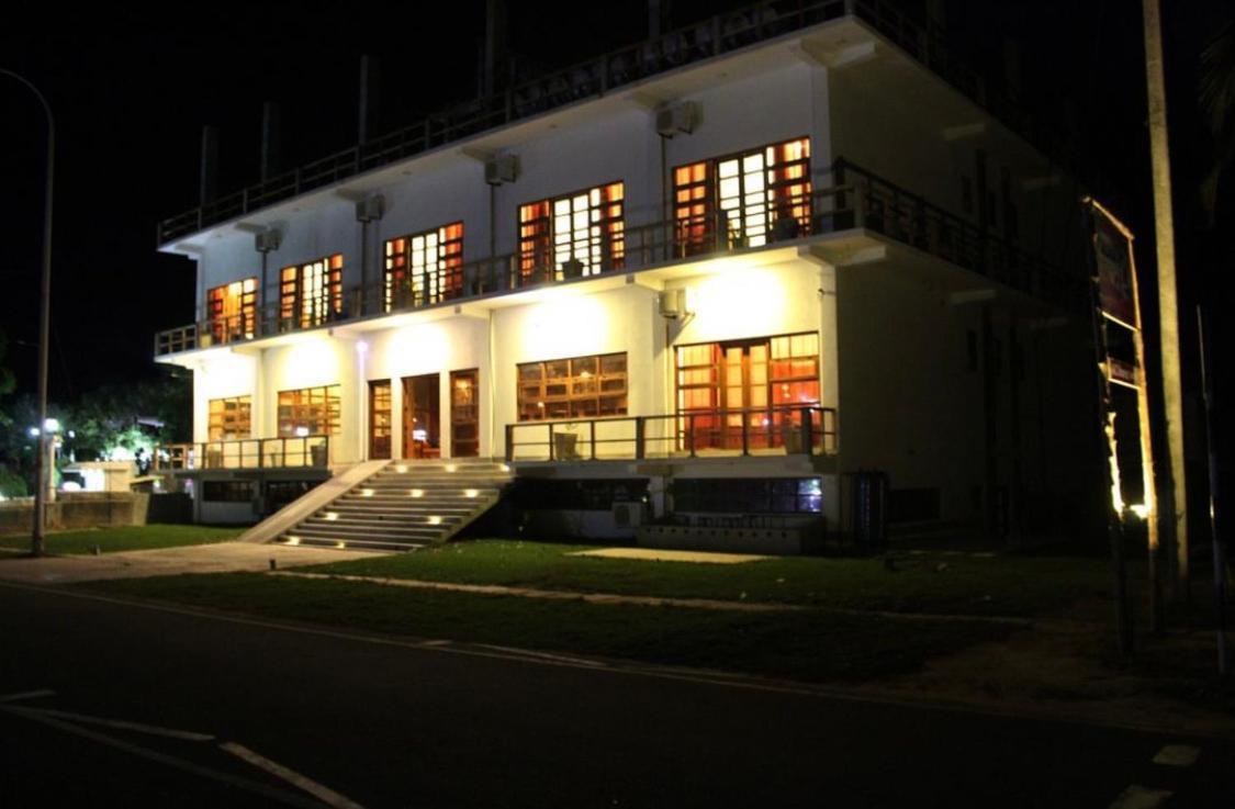 Rise & Set Arugam Bay Hotel Buitenkant foto